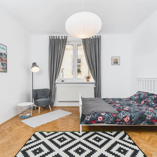 Two separate bedrooms,10 min walk to the city center by Homeclick