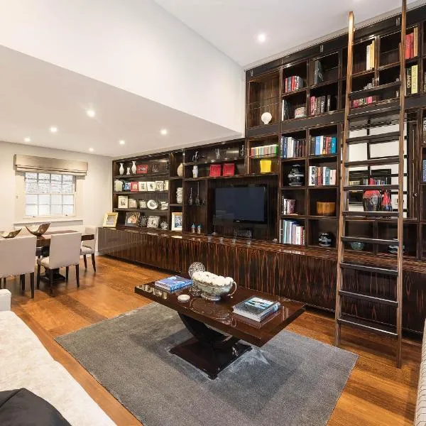 Spectacular Knightsbridge House Harrods 1 minute, hotel in London