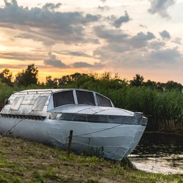 Lake Peipsi boathouses, Hotel in Varnja