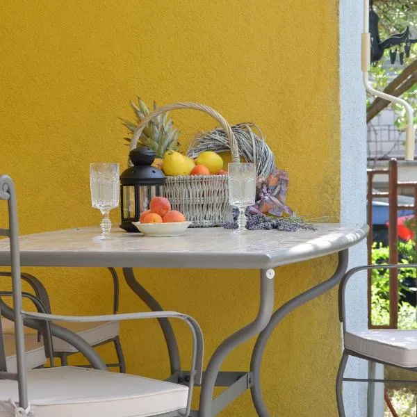 Bora bora Apartment, hotel in Kaštela