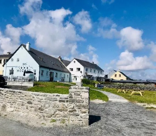 Brú Radharc na Mara - Sea View Hostel, hotel di Inisheer