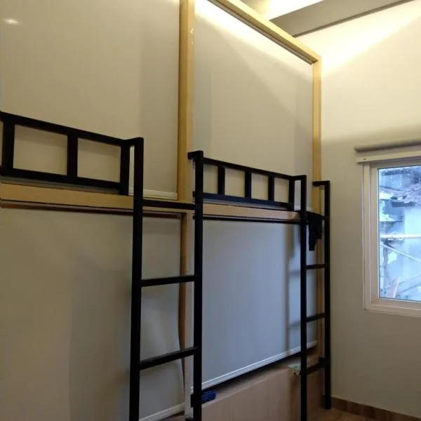 XOXO Kuta Legian Hostel, hotel in Legian