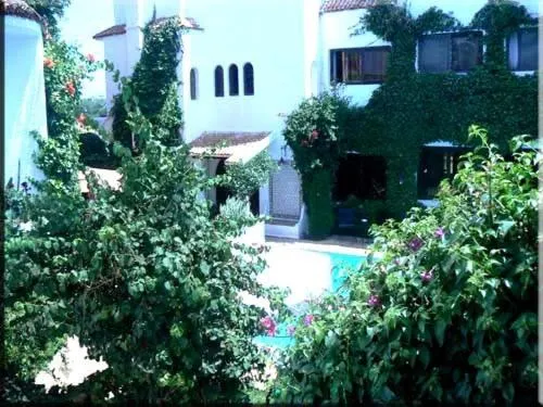 Hotel Hacienda, מלון במרטיל