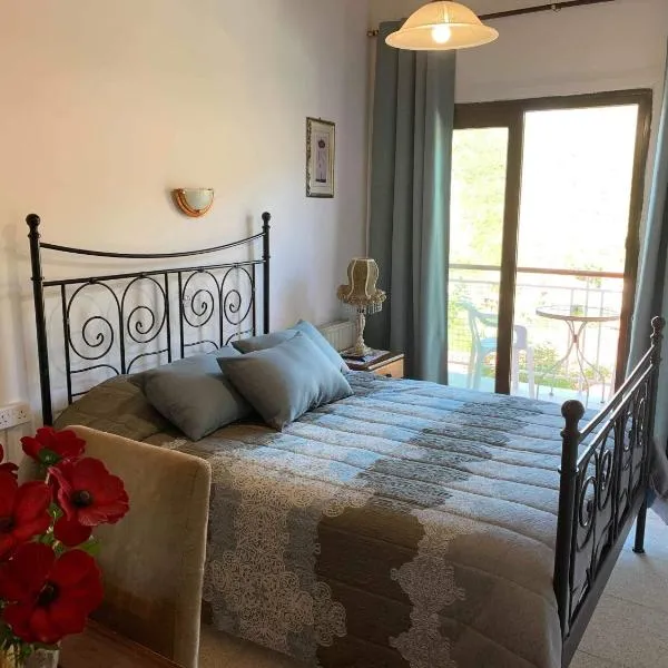 Two Flowers Hotel, hotel in Pedoulas