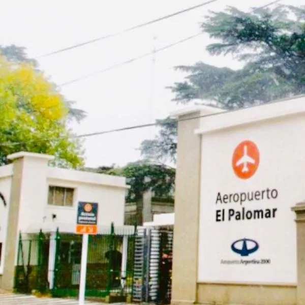 ALIWE ( A 300 metros del Aeropuerto El Palomar), hotel v destinaci El Palomar