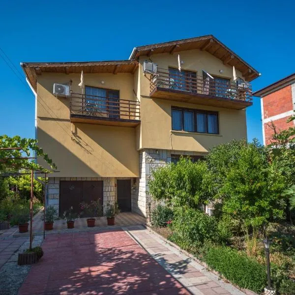 Guest House Sun, hotel in Kranevo