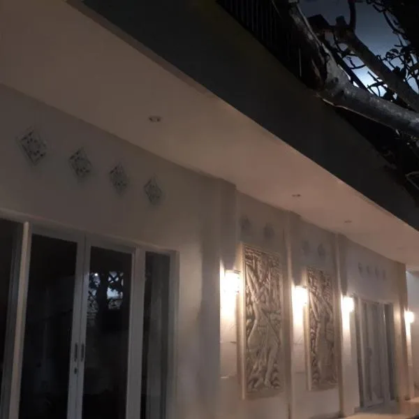 Adijaya homestay, hotel in Seminyak