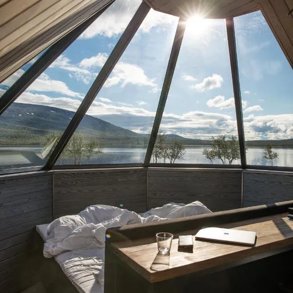 Arctic Land Adventure Glass Igloos, Hotel in Kilpisjärvi