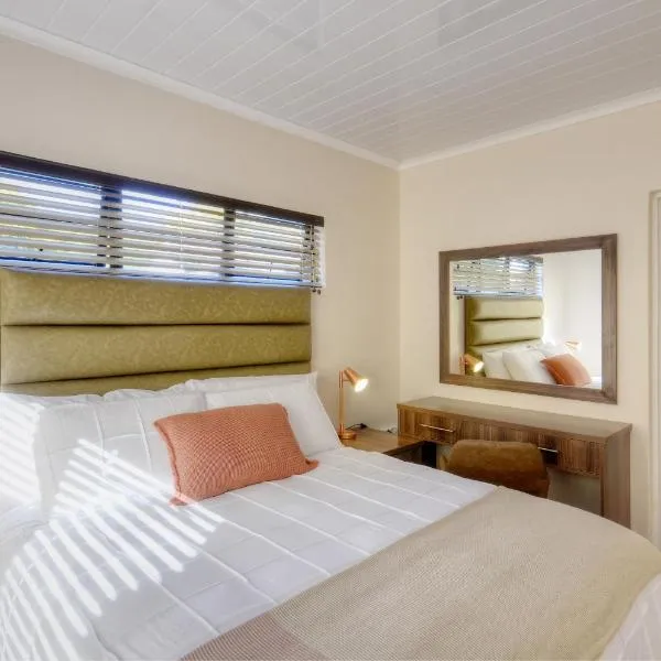9a@Crassula Way, hotel in Cape Town
