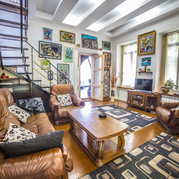 COMFORTABLE APARTMENT in the old TBILISI