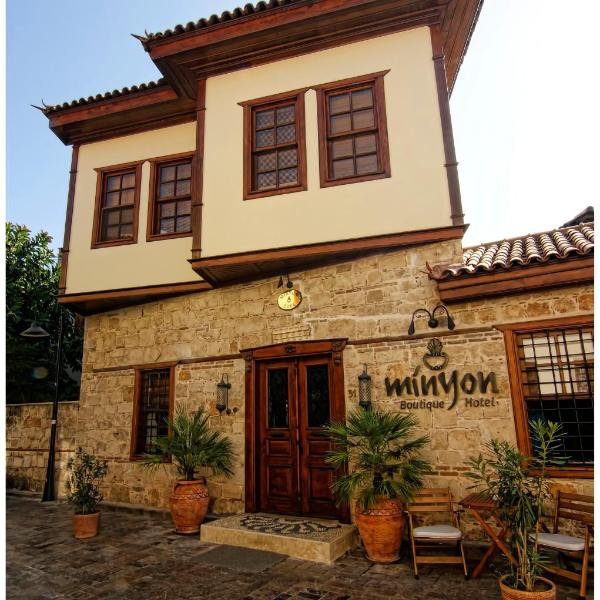 Minyon Hotel