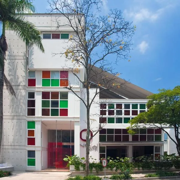 Now Hotel Cali, ξενοδοχείο στο Cali