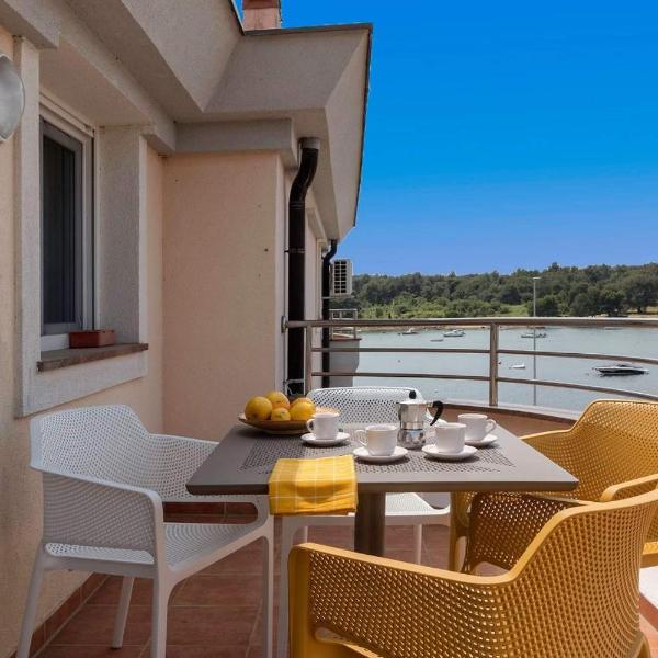 Seafront apartment Gaby