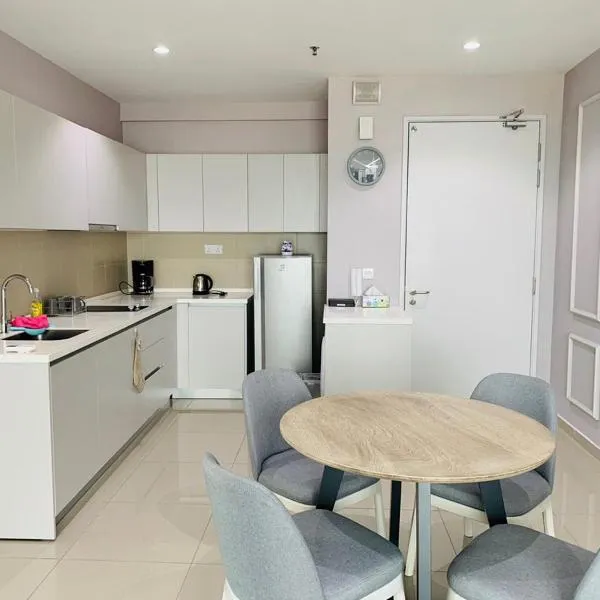 Stellar Homes at iCity - with WiFi and 2 Private Carparks, hotel v destinaci Shah Alam