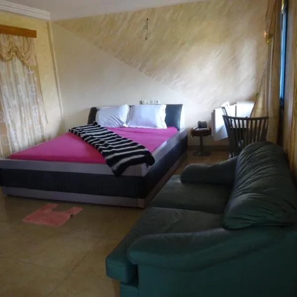 Meka Hotel, ξενοδοχείο σε Kara