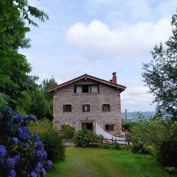 Casa Rural Haitzetxea, hotel in Zugarramurdi