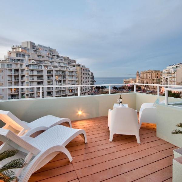 Balluta Bay Beach house with Seaviews