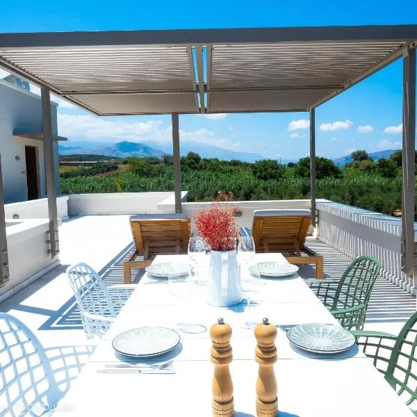 Mikro Livadi Special Lodges - Has an Eco Salt water pool - 150m from the beach, hotel sa Episkopí- Rethimno