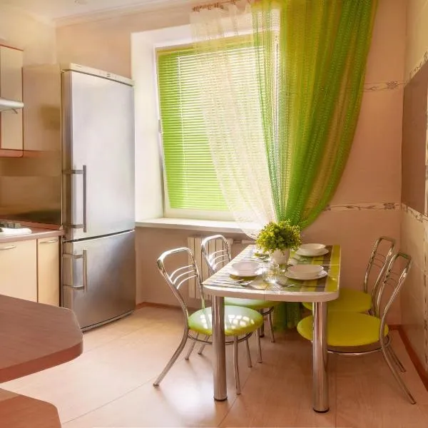 Luxury 3 Rooms Apartments in Center by Green House, hôtel à Poltava