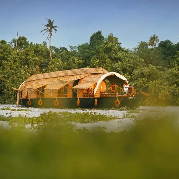 Spice Coast Cruises - Houseboat, A CGH Earth Experience, hotel in Alleppey