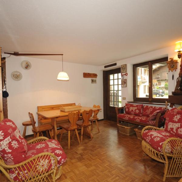 ALTIDO Rustic Apt for 4 with Parking Nearby Ski Lifts