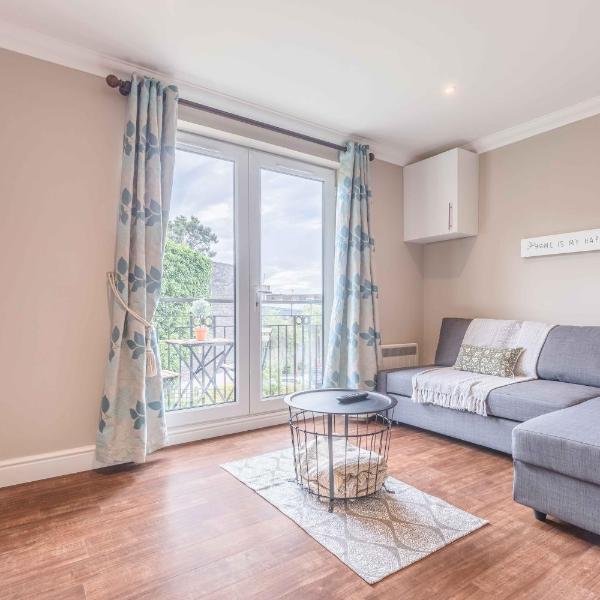 Modern apartment within short walk of The Castle, High Street and Long Walk - FREE PARKING - By Tempstay, Windsor