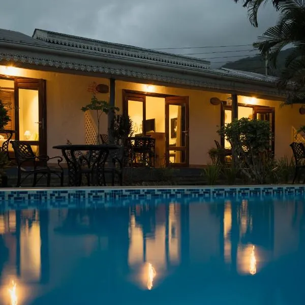 Auberge d'Anse Boileau & Restaurant Chez Plume, hotel v destinaci Anse Boileau