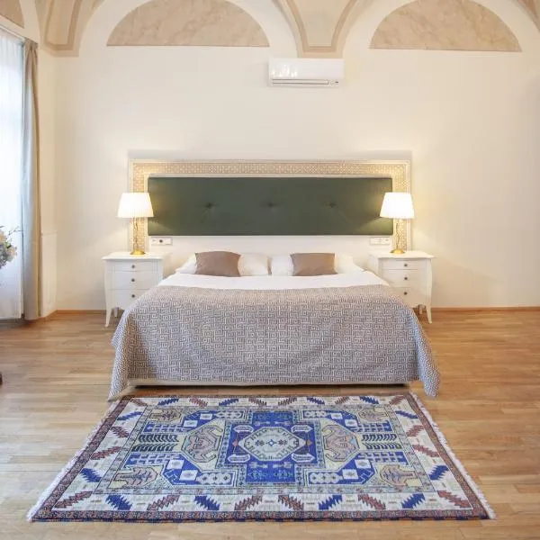 Little King Hotel U Malvaze, hotel in Prague