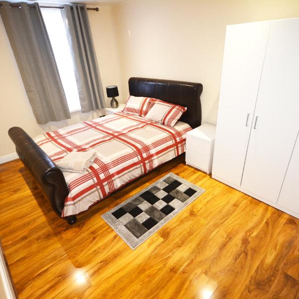 London Zone 2 Three Bedroom Apartment