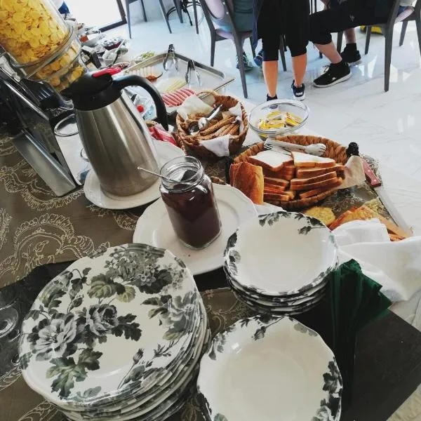 Sunset, hotel in Plataria