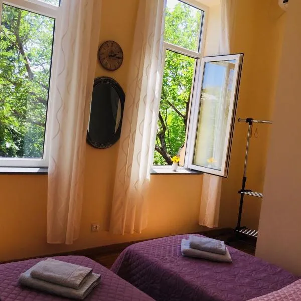 Guest House Hello,位于库塔伊西的酒店