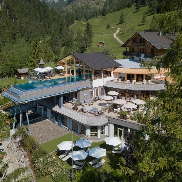 Almwellness-Resort Tuffbad, hotel v destinaci Sankt Lorenzen im Lesachtal