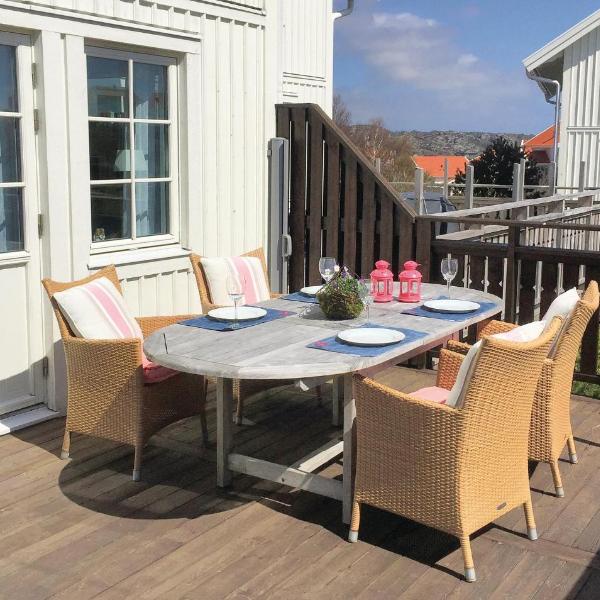 Amazing Home In Mollsund With 3 Bedrooms And Wifi