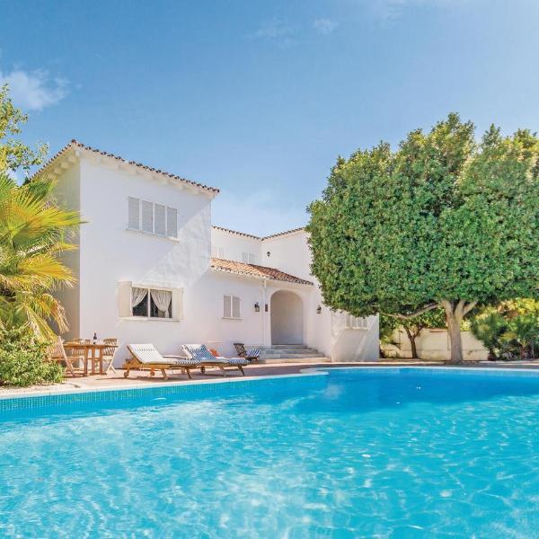 Amazing Home In Mijas Costa With 7 Bedrooms, Wifi And Private Swimming Pool