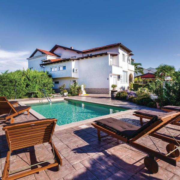 Beautiful Home In Debeljak With 6 Bedrooms, Wifi And Outdoor Swimming Pool