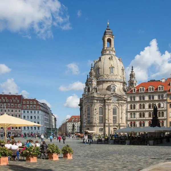 Großes Apartment im Zentrum von Dresden, 2 Schlafzimmer, 2 Bäder, Balkon, hotel i Dresden