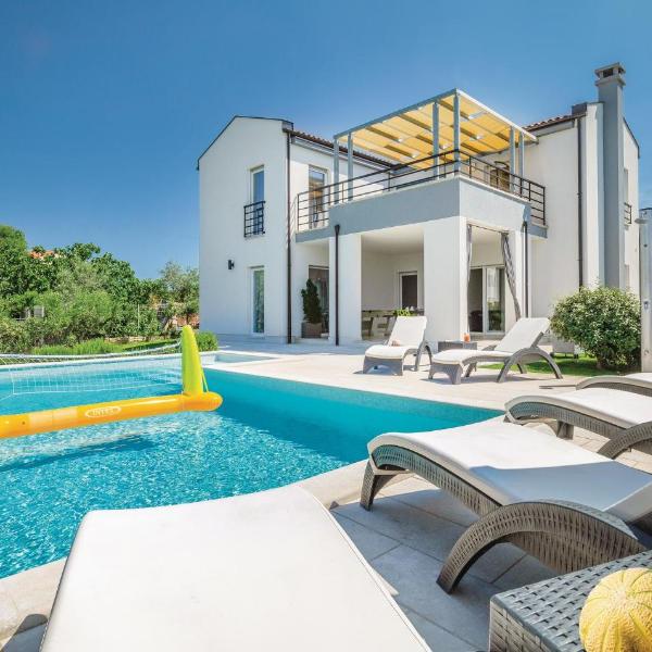 Lovely Home In Stinjan With Wifi
