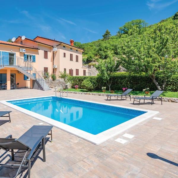 Amazing Home In Plomin With 3 Bedrooms, Wifi And Outdoor Swimming Pool