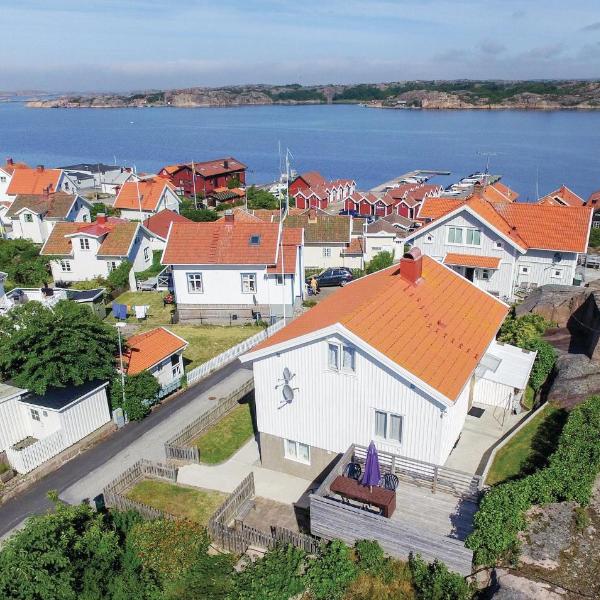 Amazing Home In Bovallstrand With 3 Bedrooms And Wifi