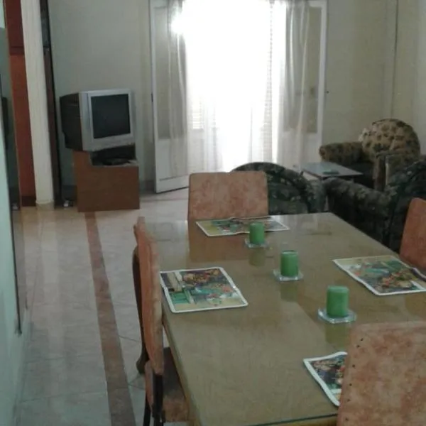 Elegant Heliopolis, Studio-apartment, hotel in Caïro