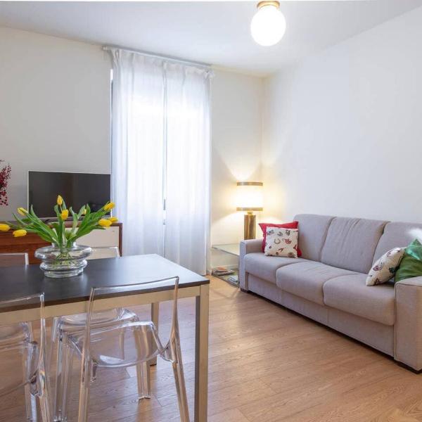 JOIVY 1BR Apt in Isola with Stunning View to Bosco Verticale