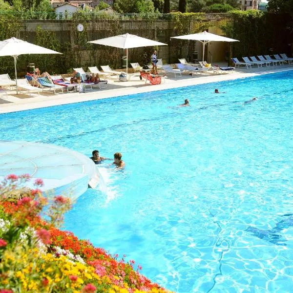 帕克德勒皮森酒店，位于萨尔泰阿诺的酒店