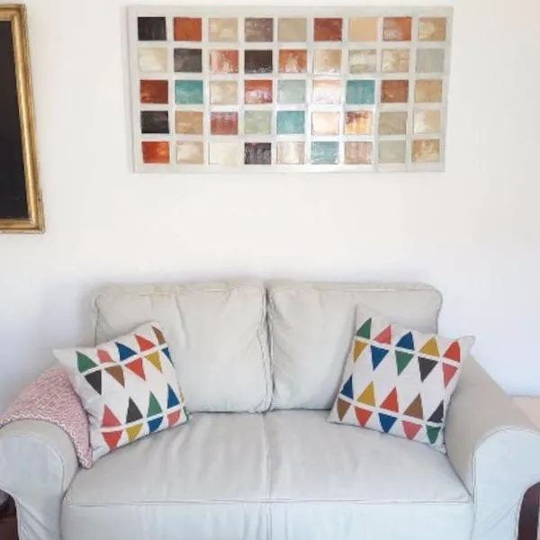 Modern Cosy Flat with Terrace in Campo de Ourique., hotel v Lisabonu