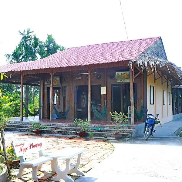 Ngoc Phuong Homestay, hotel in Vĩnh Long