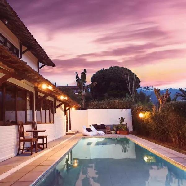 Villa Art Hill By The Villas 100، فندق في سيساروا