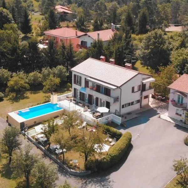 Guest House Surina, hotel v destinaci Rupa