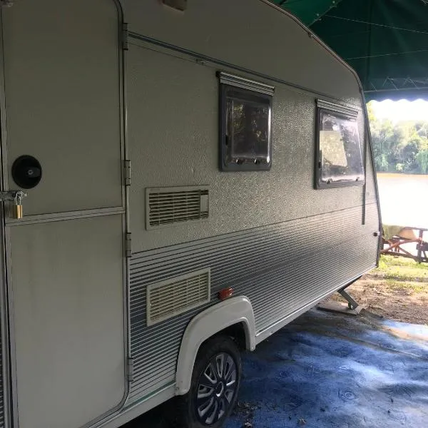 Tisza-beach wild camping 5, ξενοδοχείο στο Σέγκεντ