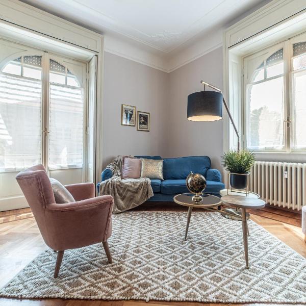 JOIVY Sophisticated 3-bed flat with desk