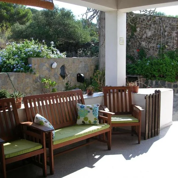 B&B Caserta, hotel v destinaci Ustica