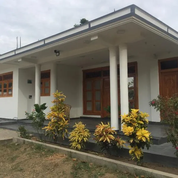 Ahi House, hotel in Kilinochchi